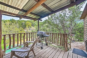 'cedar Falls Cabin 4': Nestled by Honey Creek
