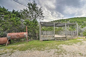 'cedar Falls Cabin 4': Nestled by Honey Creek