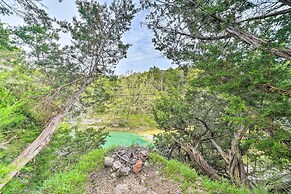 'cedar Falls Cabin 4': Nestled by Honey Creek