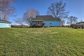 Charming East Bernstadt Retreat < 6 Acre Farm!