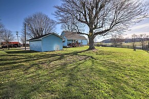 Charming East Bernstadt Retreat < 6 Acre Farm!