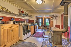 Pet-friendly Roxbury Farmhouse on 350 Acres!