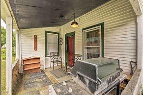 Pet-friendly Roxbury Farmhouse on 350 Acres!