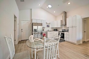 Sleek Tavares Condo 3 Miles to Downtown