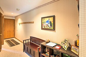 Condo on First Green w/ Deck at Schuss Mountain!