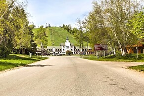 Condo on First Green w/ Deck at Schuss Mountain!