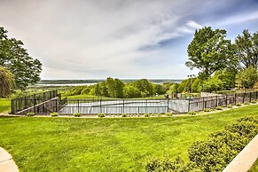 Condo on First Green w/ Deck at Schuss Mountain!