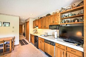 Condo on First Green w/ Deck at Schuss Mountain!