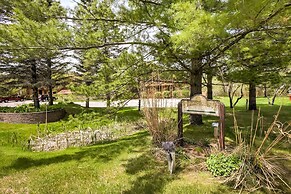 Condo on First Green w/ Deck at Schuss Mountain!