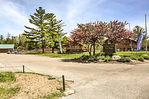 Condo on First Green w/ Deck at Schuss Mountain!