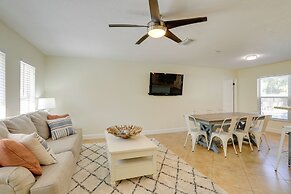 Spacious Largo Retreat: Private Pool & Yard!