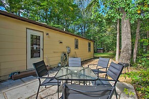 Quaint Hinton Hideaway - Hunt & Fish Nearby!