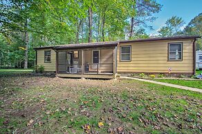 Quaint Hinton Hideaway - Hunt & Fish Nearby!