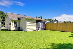 Jacksonville Retreat w/ Yard ~ 16 Mi to Beach