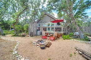 Snuggle Inn Wimberley Cabin w/ Fire Pit + Deck