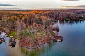 Lake Anna Home w/ Dock & Private Shoreline!