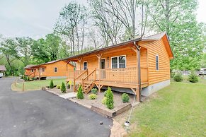 Bears Den' Cabin w/ Porch ~ 5 Mi to Bryson City!