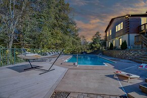 Pool, Games + Sauna: Mount Joy Countryside Cabin