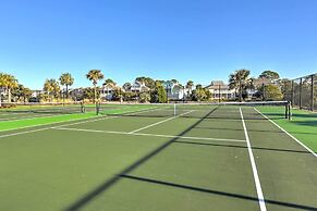 Steps to Pool & Beach: St. Helena Island Escape!