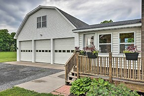 Cozy Seneca Falls Home Close to Cayuga Wine Trail!