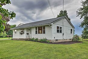 Cozy Seneca Falls Home Close to Cayuga Wine Trail!