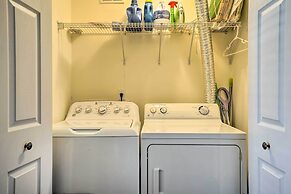 Charleston Townhome ~ 13 Mi to Sand & Surf!