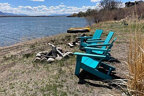 Ennis Lake Studio w/ Kayak, Pool & Fire Pit!