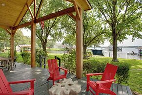 Stunning Lakefront Home: Hot Tub & Game Room!