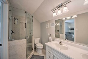 Stunning Lakefront Home: Hot Tub & Game Room!