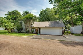 Stunning Lakefront Home: Hot Tub & Game Room!