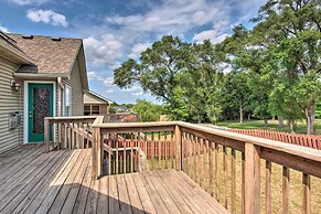 Pet-friendly Des Moines Home w/ Fenced Yard!