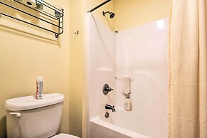 Pet-friendly Des Moines Home w/ Fenced Yard!