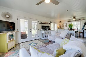 Topsail Beach Villa: Outdoor Oasis w/ Hot Tub