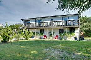 Topsail Beach Villa: Outdoor Oasis w/ Hot Tub