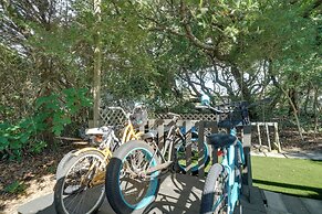 Topsail Beach Villa: Outdoor Oasis w/ Hot Tub