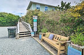 Topsail Beach Villa: Outdoor Oasis w/ Hot Tub