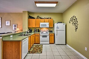 Resort Townhome w/ Splash Pool ~ 7 Mi to Disney!