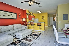 Resort Townhome w/ Splash Pool ~ 7 Mi to Disney!