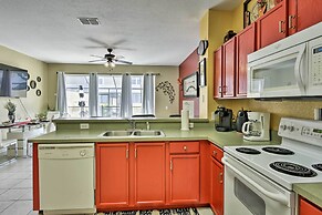 Resort Townhome w/ Splash Pool ~ 7 Mi to Disney!