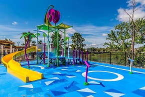 Resort Townhome w/ Splash Pool ~ 7 Mi to Disney!