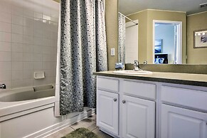 Resort Townhome w/ Splash Pool ~ 7 Mi to Disney!