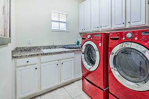 Apollo Beach House w/ Private Pool + Hot Tub