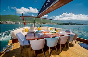 Kaya Yachting