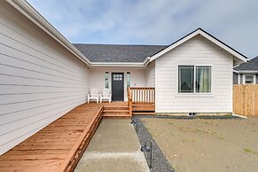 Ocean Shores Home w/ Game Room - Walk to Beaches!