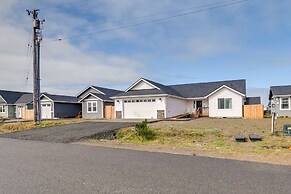 Ocean Shores Home w/ Game Room - Walk to Beaches!