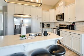 Ocean Shores Home w/ Game Room - Walk to Beaches!