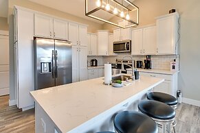 Ocean Shores Home w/ Game Room - Walk to Beaches!