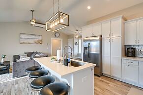 Ocean Shores Home w/ Game Room - Walk to Beaches!