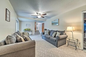 Jacksonville Getaway ~ 4 Mi to Downtown!