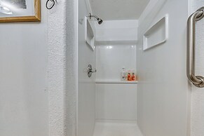 Ruidoso Cabin w/ Decks ~ 1 Mi to Downtown!